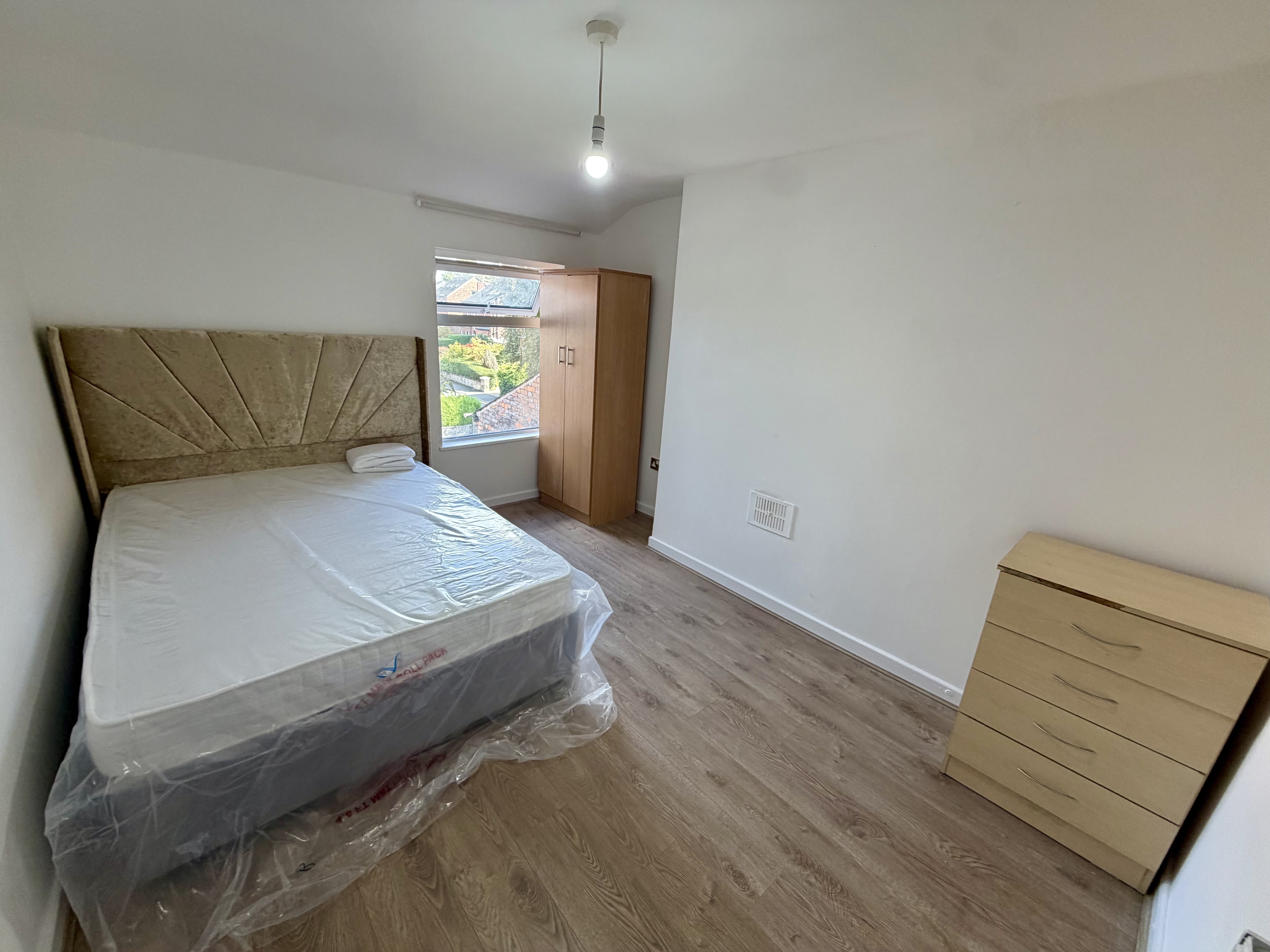 Flat Egerton Crescent in Manchester
