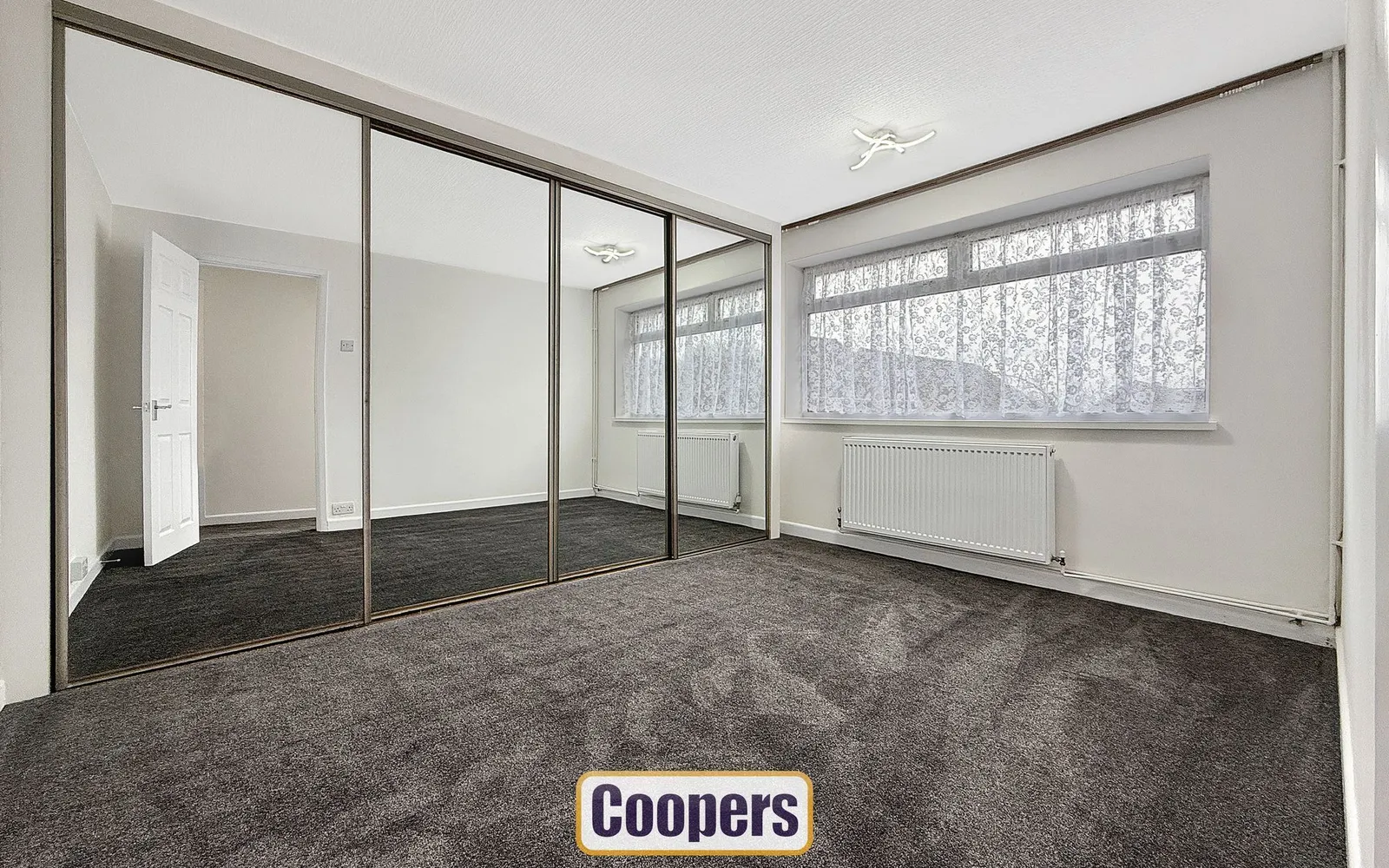 Flat Yarningale Road in Coventry