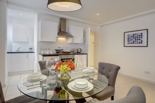Flat Hill Street in City of Westminster
