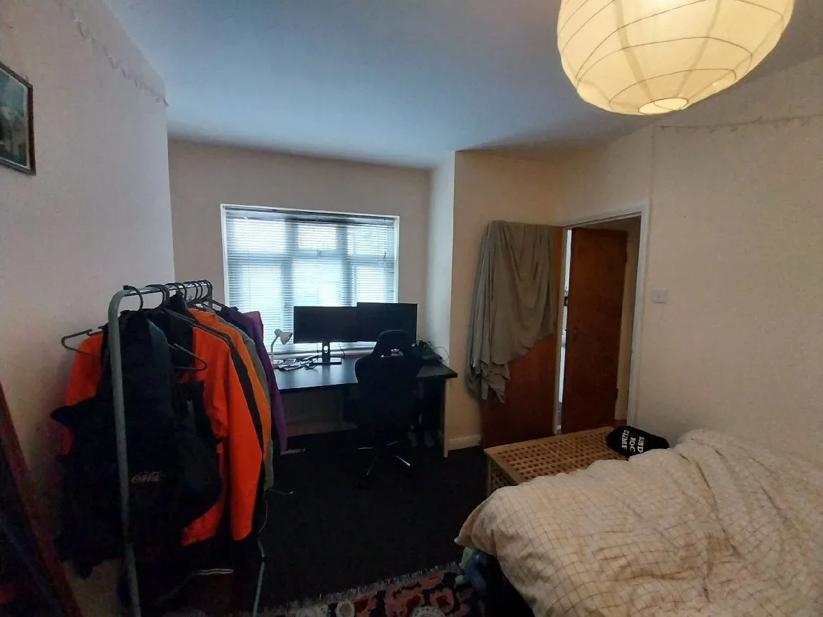 Flat Eade Road in Greater London