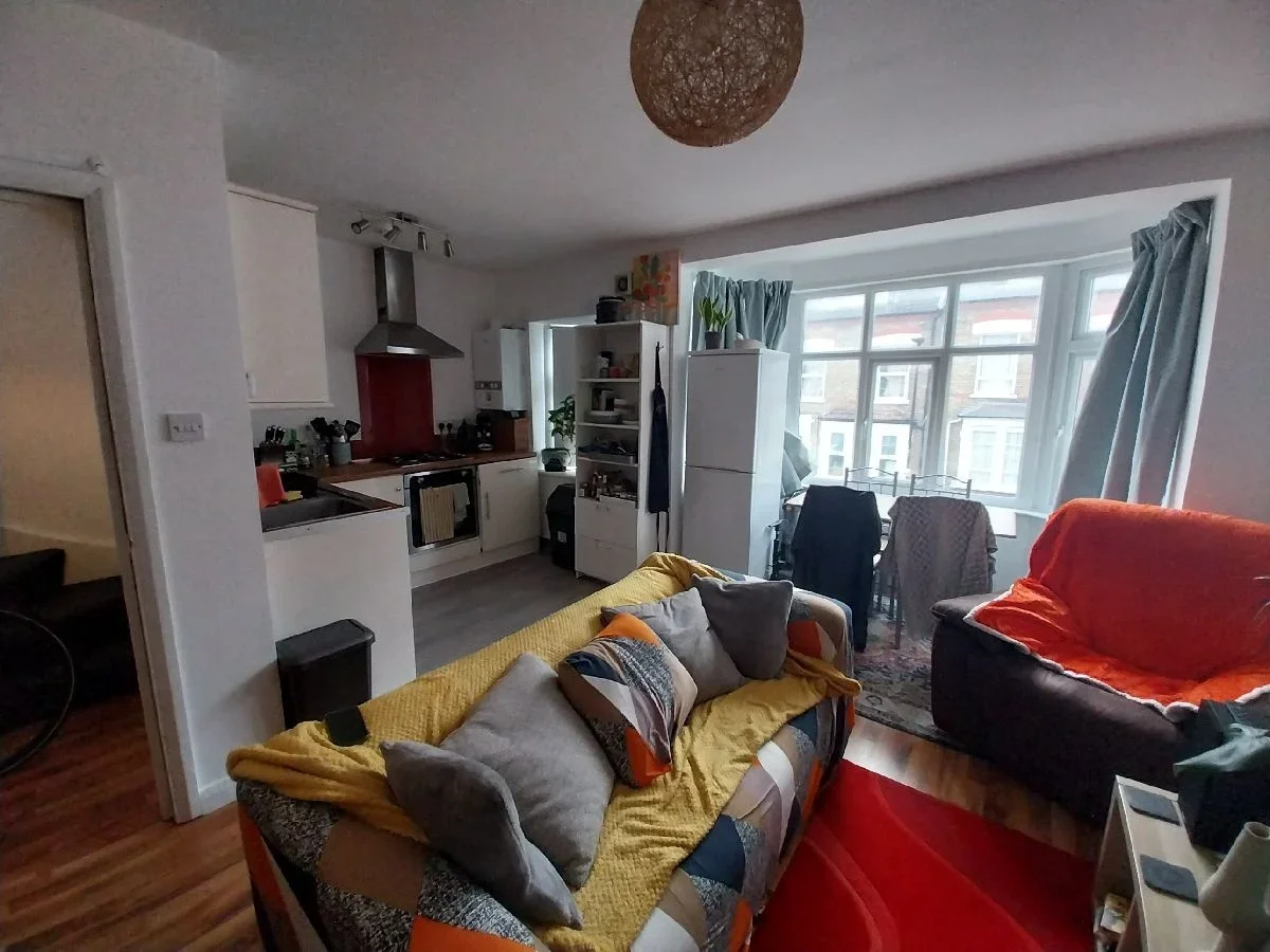 Flat Eade Road in Greater London