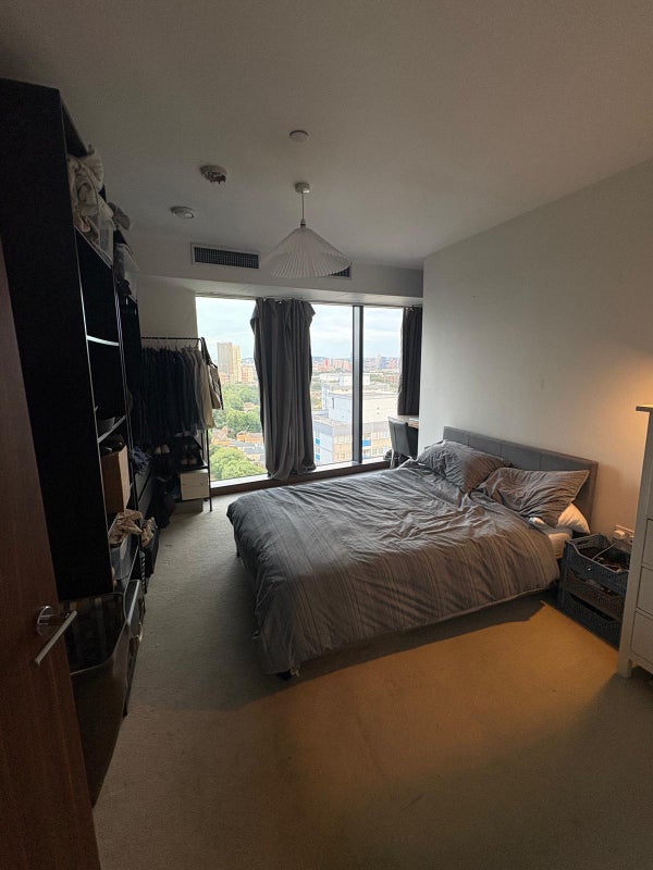Room High Street in Greater London
