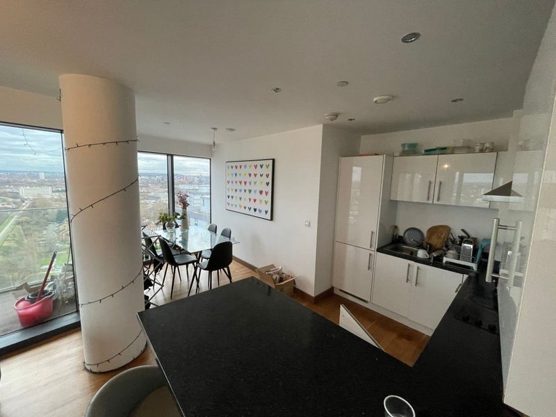 Room High Street in Greater London