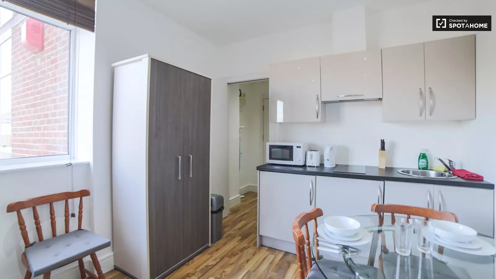 Flat Achillies Close in Greater London