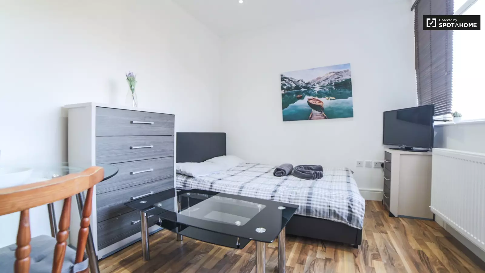 Flat Achillies Close in Greater London