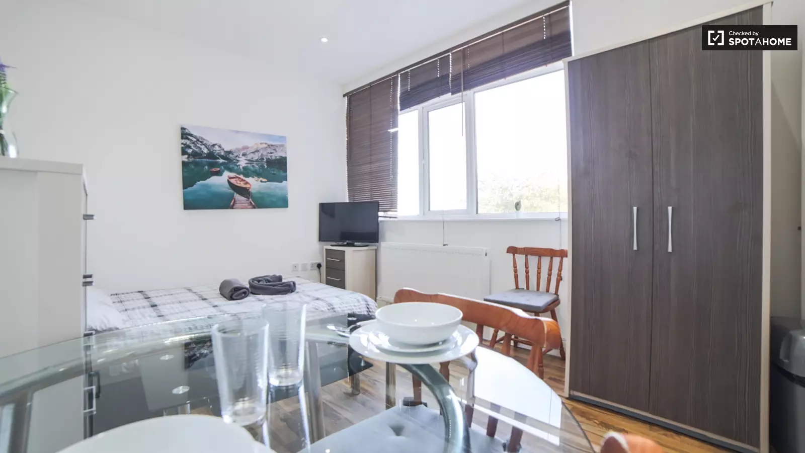Flat Achillies Close in Greater London