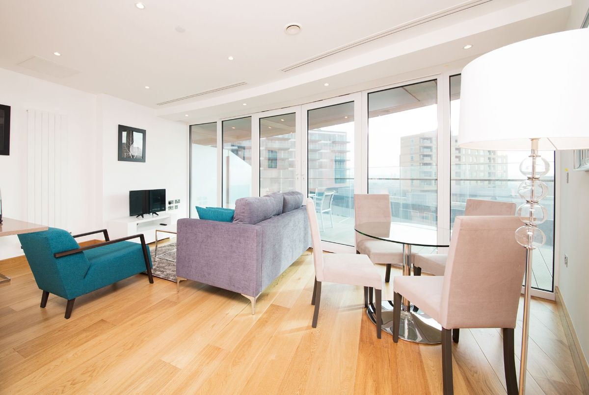 Flat Crossharbour Plaza in Greater London