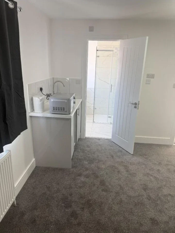 Room High Street in Aveley