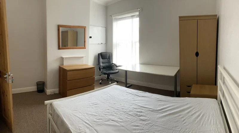 Room Terry Road in Coventry