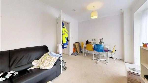 Room Elliott Road in Birmingham