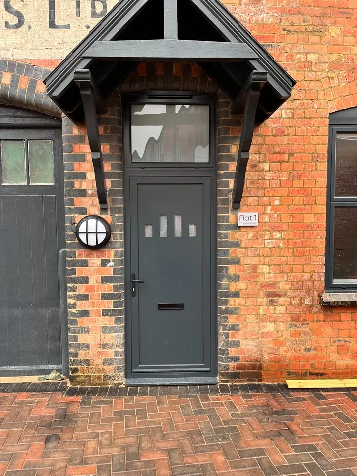 Flat Alcombe Road in Northampton