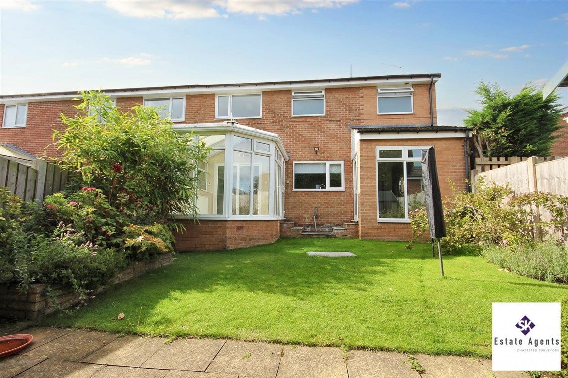 House Snelston Close in North East Derbyshire