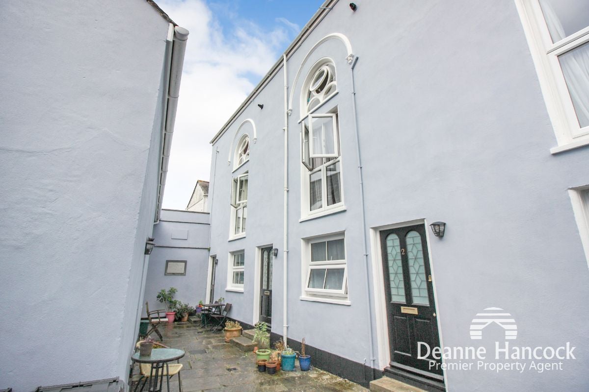 House Elliot Square in Torpoint