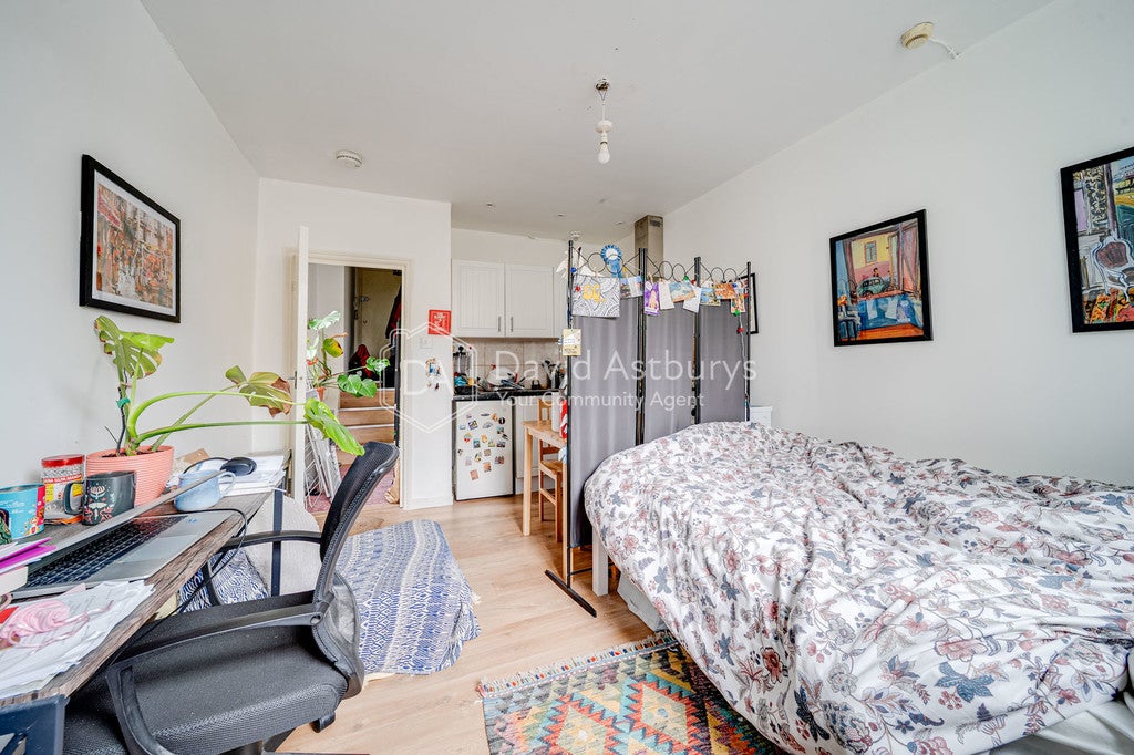 Flat Iverson Road in Greater London