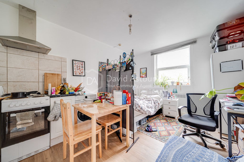 Flat Iverson Road in Greater London