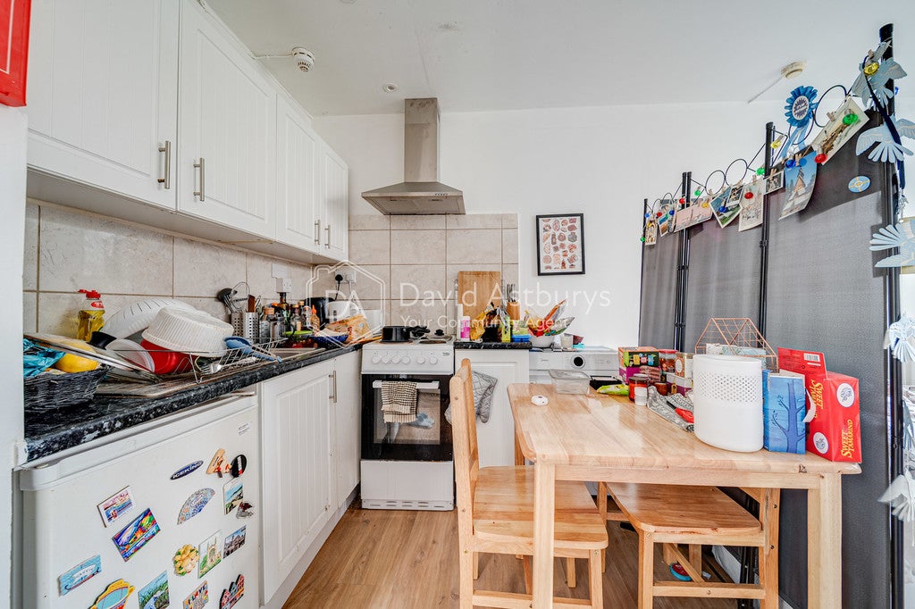 Flat Iverson Road in Greater London