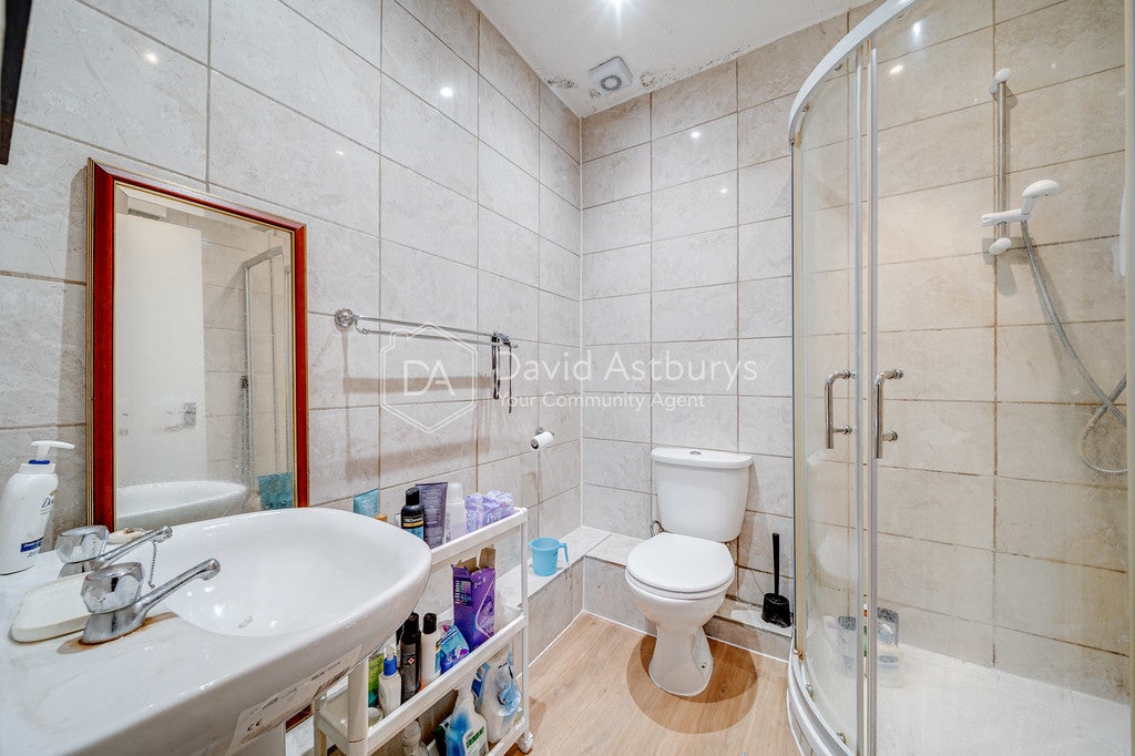 Flat Iverson Road in Greater London