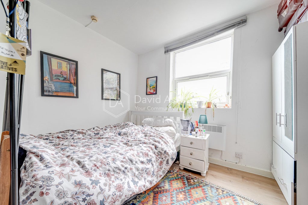 Flat Iverson Road in Greater London