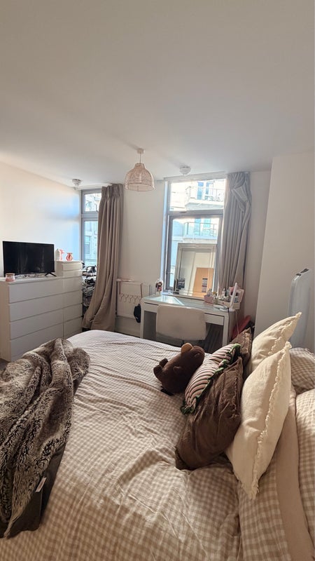 Room Salton Square in Greater London
