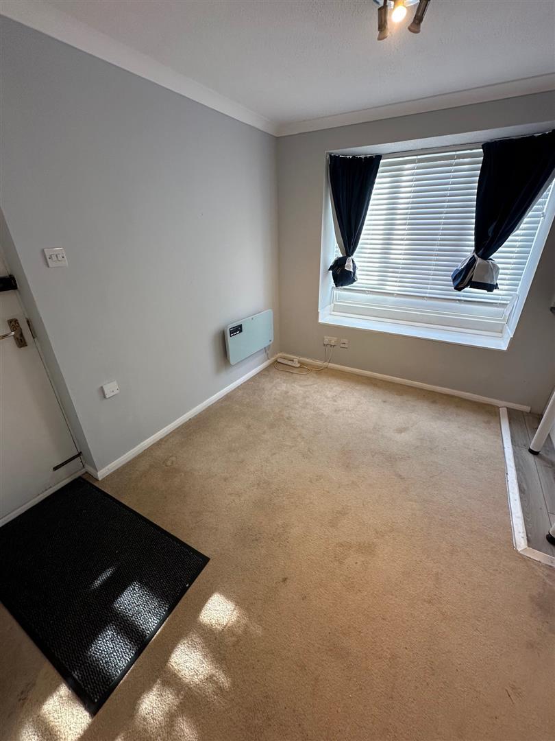 Flat Course Park Crescent in Fareham