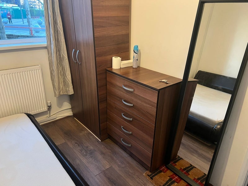 Room Carpenters Road in Greater London