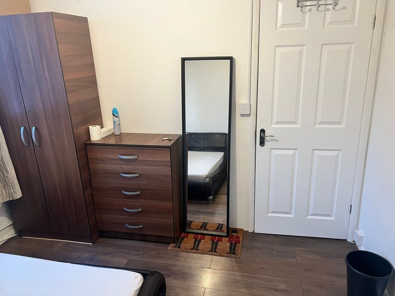 Room Carpenters Road in Greater London