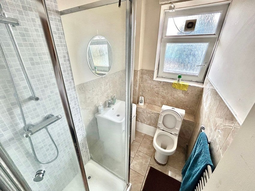 Room Devas Street in Greater London