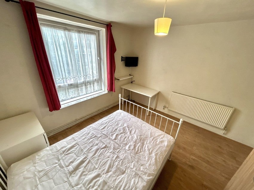 Room Devas Street in Greater London