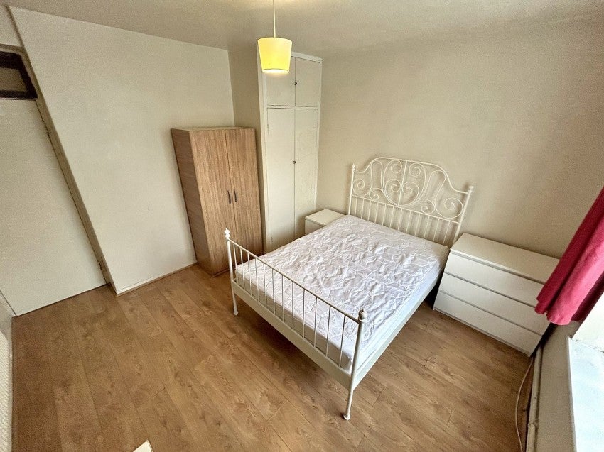 Room Devas Street in Greater London