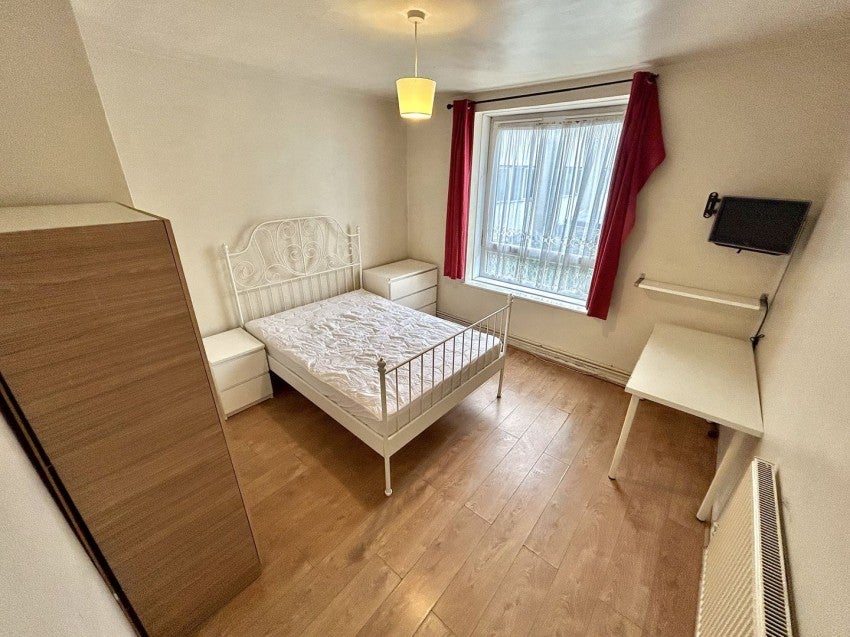 Room Devas Street in Greater London
