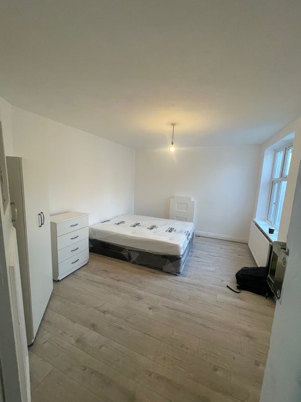 Room Lea Bridge Road in Greater London