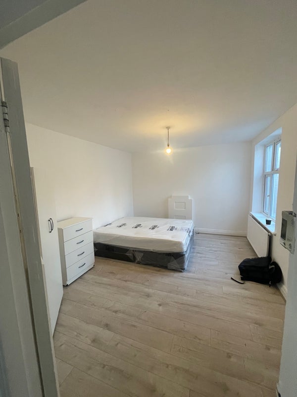 Room Lea Bridge Road in Greater London