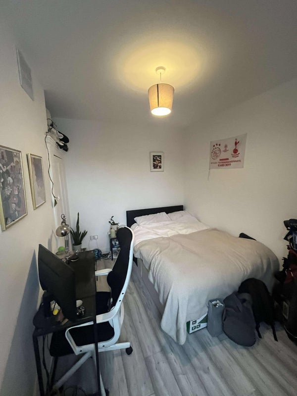 Room Gassiot Road in Greater London