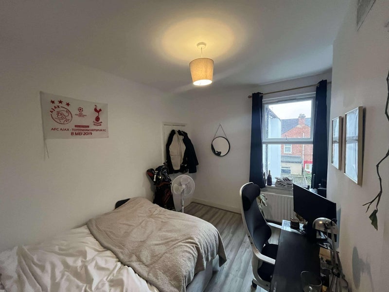 Room Gassiot Road in Greater London
