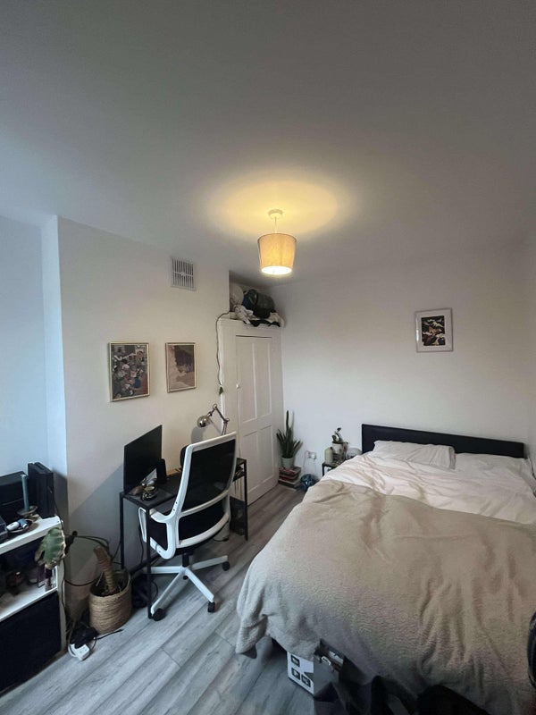 Room Gassiot Road in Greater London