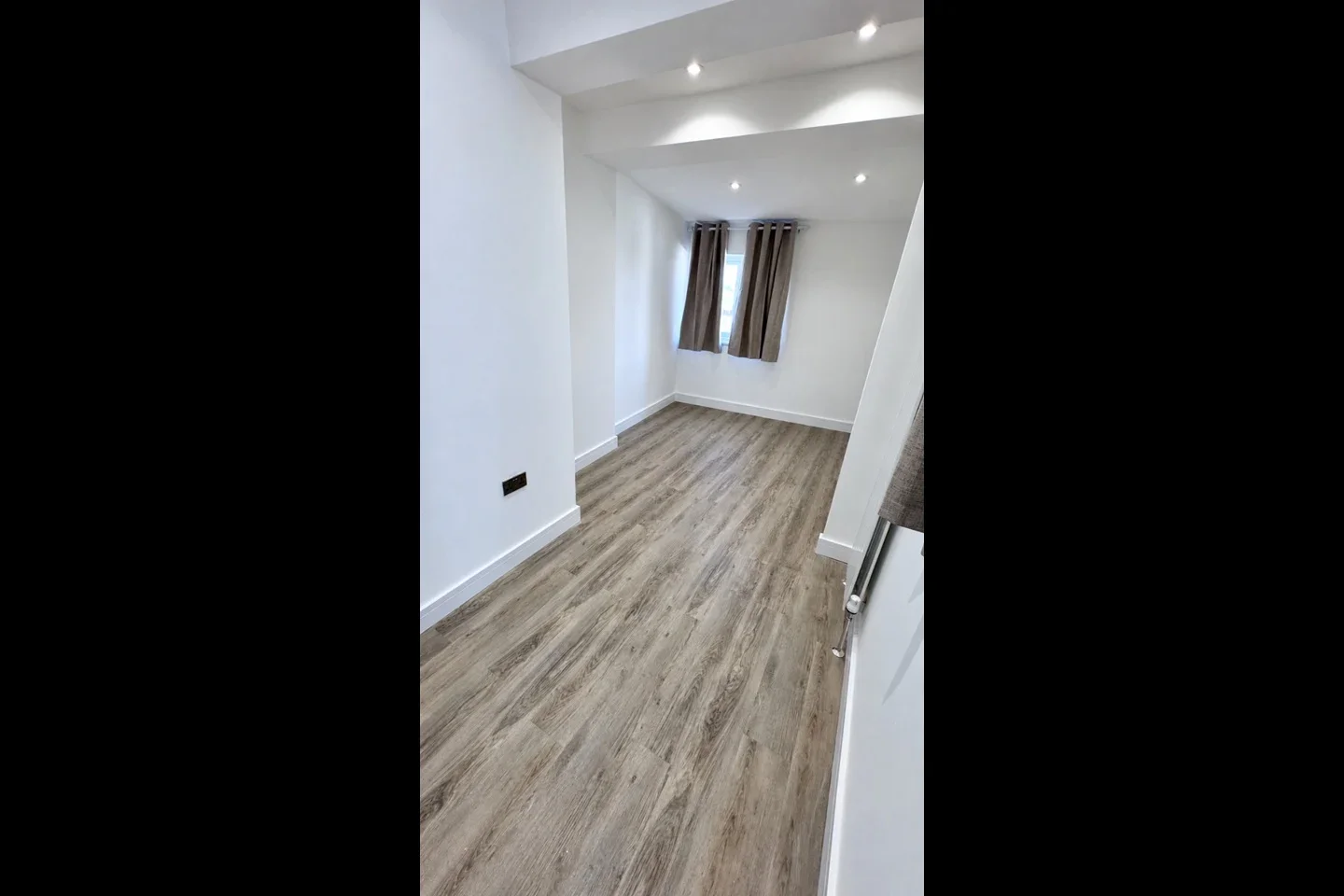 Flat Selborne Gardens in Greater London