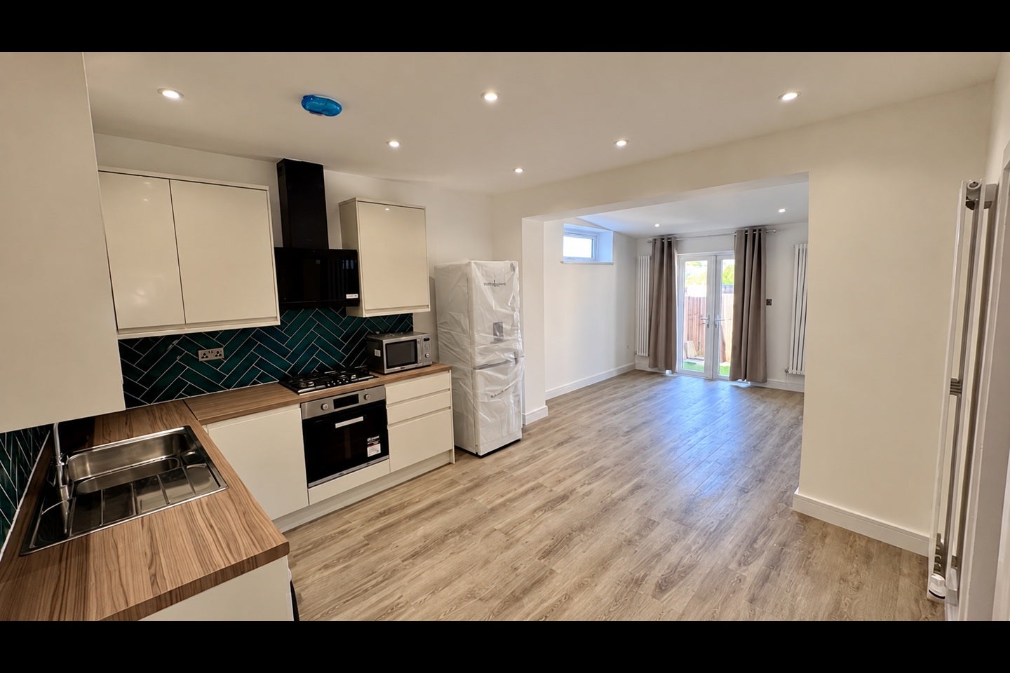 Flat Selborne Gardens in Greater London