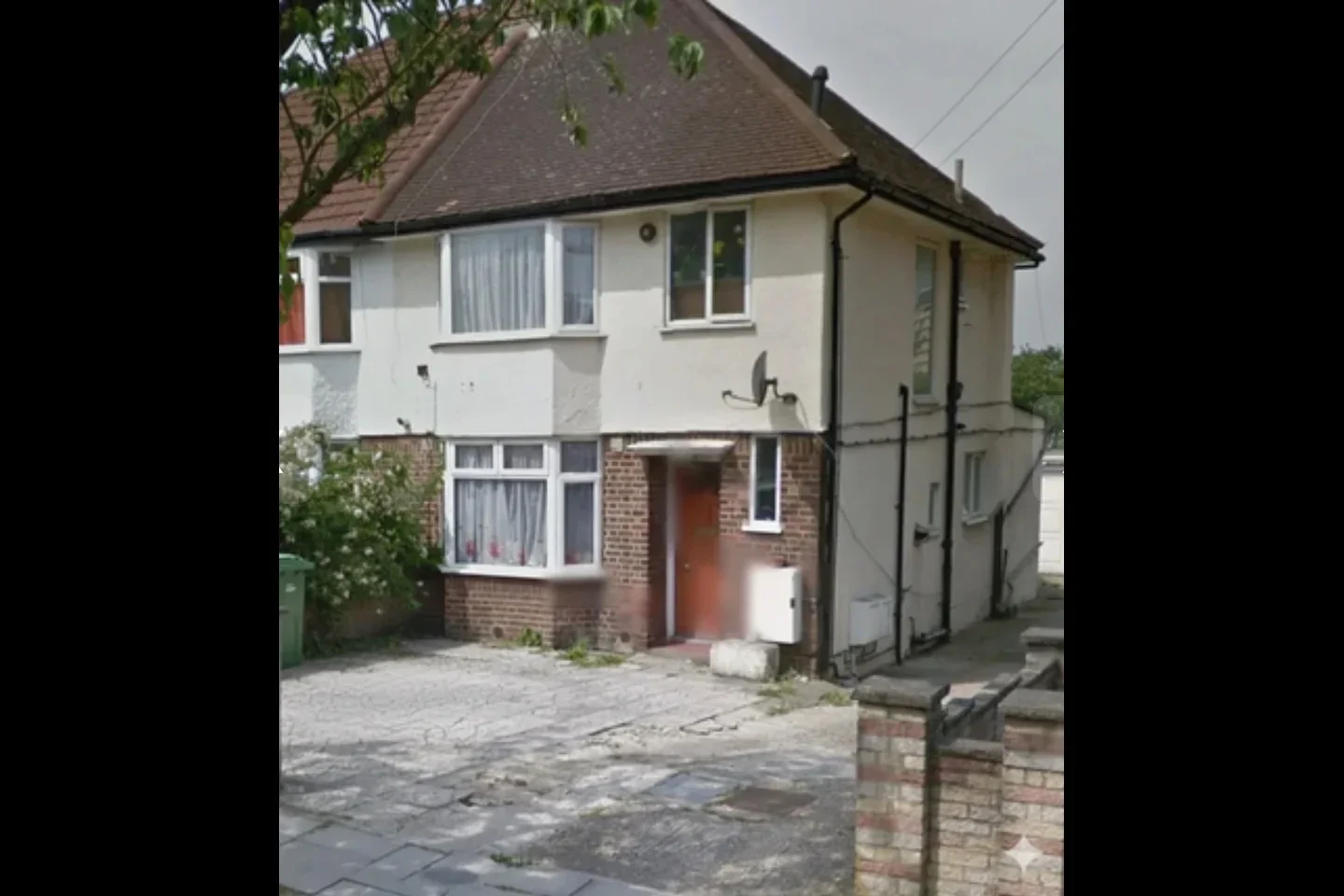Flat Selborne Gardens in Greater London