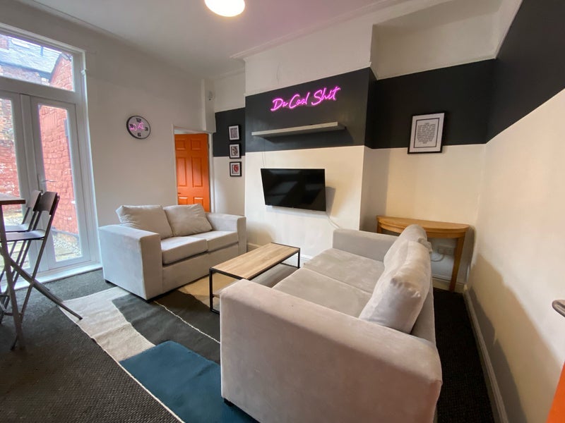 Room Thornycroft Road in Liverpool