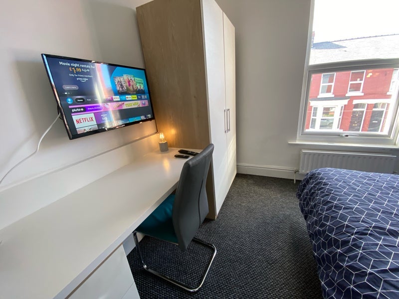 Room Thornycroft Road in Liverpool