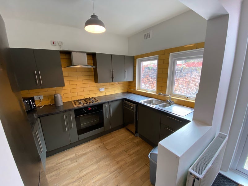 Room Thornycroft Road in Liverpool