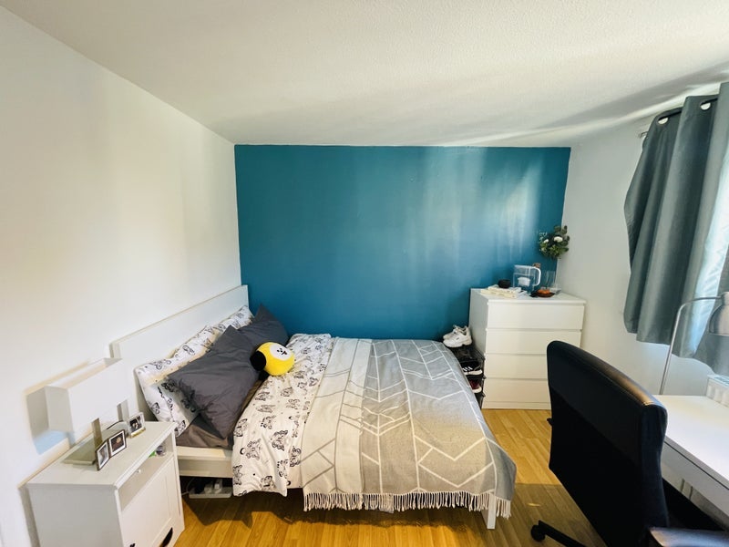 Room Gales Gardens in Greater London
