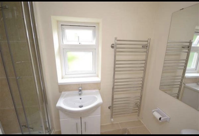 Room Gales Gardens in Greater London