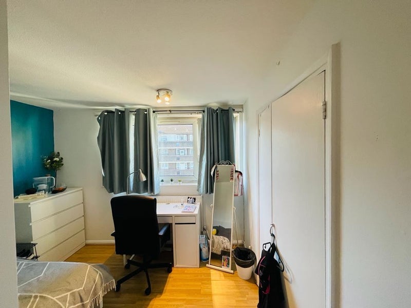 Room Gales Gardens in Greater London