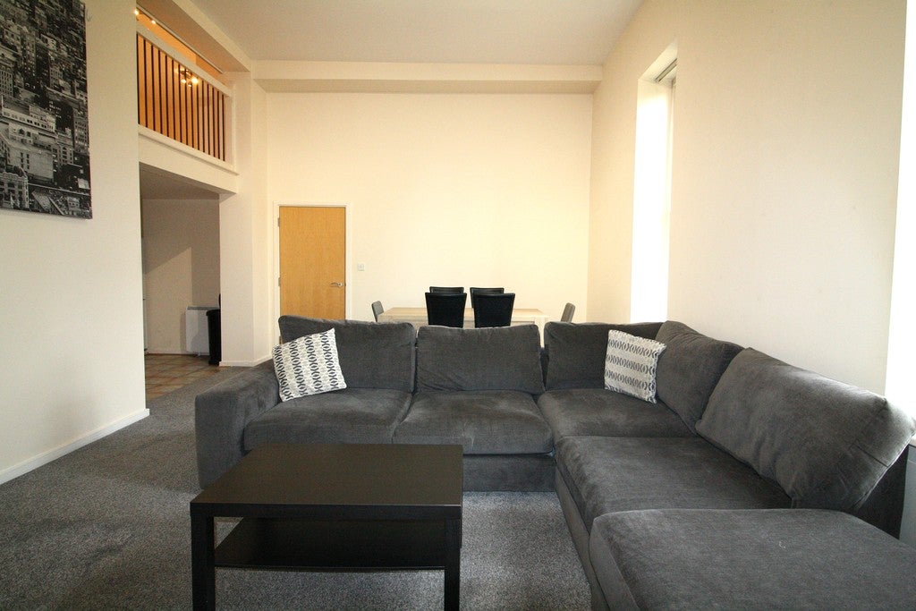 Flat Kingswood Close in Sheffield