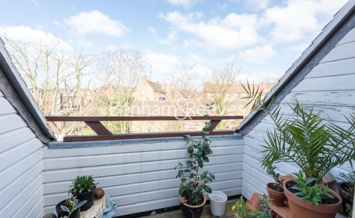 Flat Heath Drive in Greater London