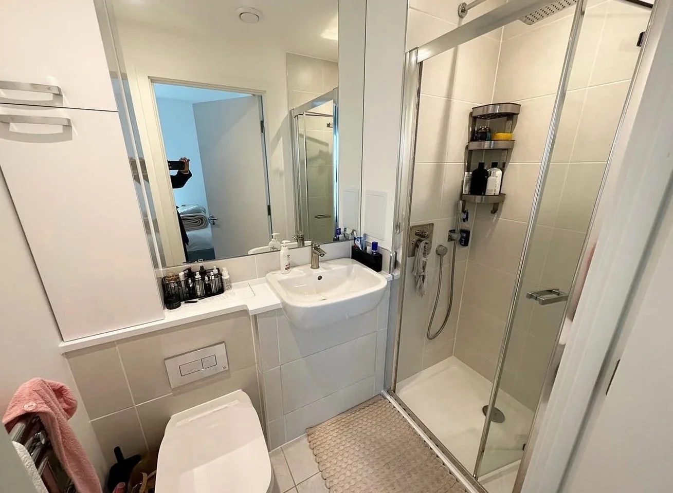 Flat Queenstown Road in Greater London