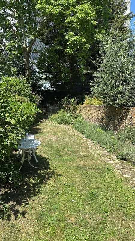 Room Lillie Road in Greater London
