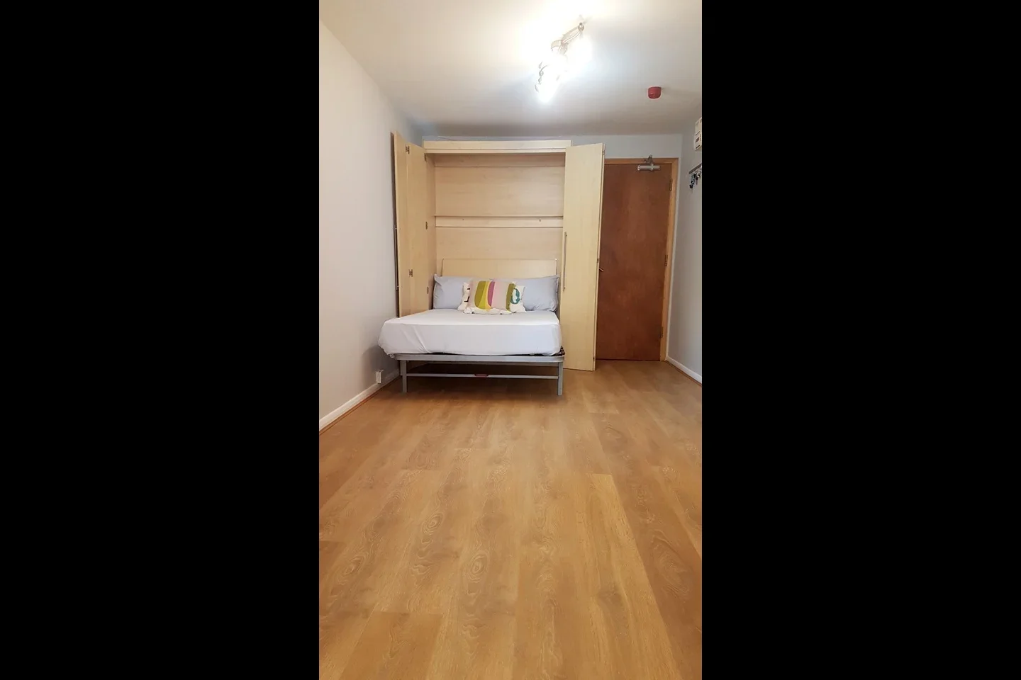 Flat Rufford Street in Greater London