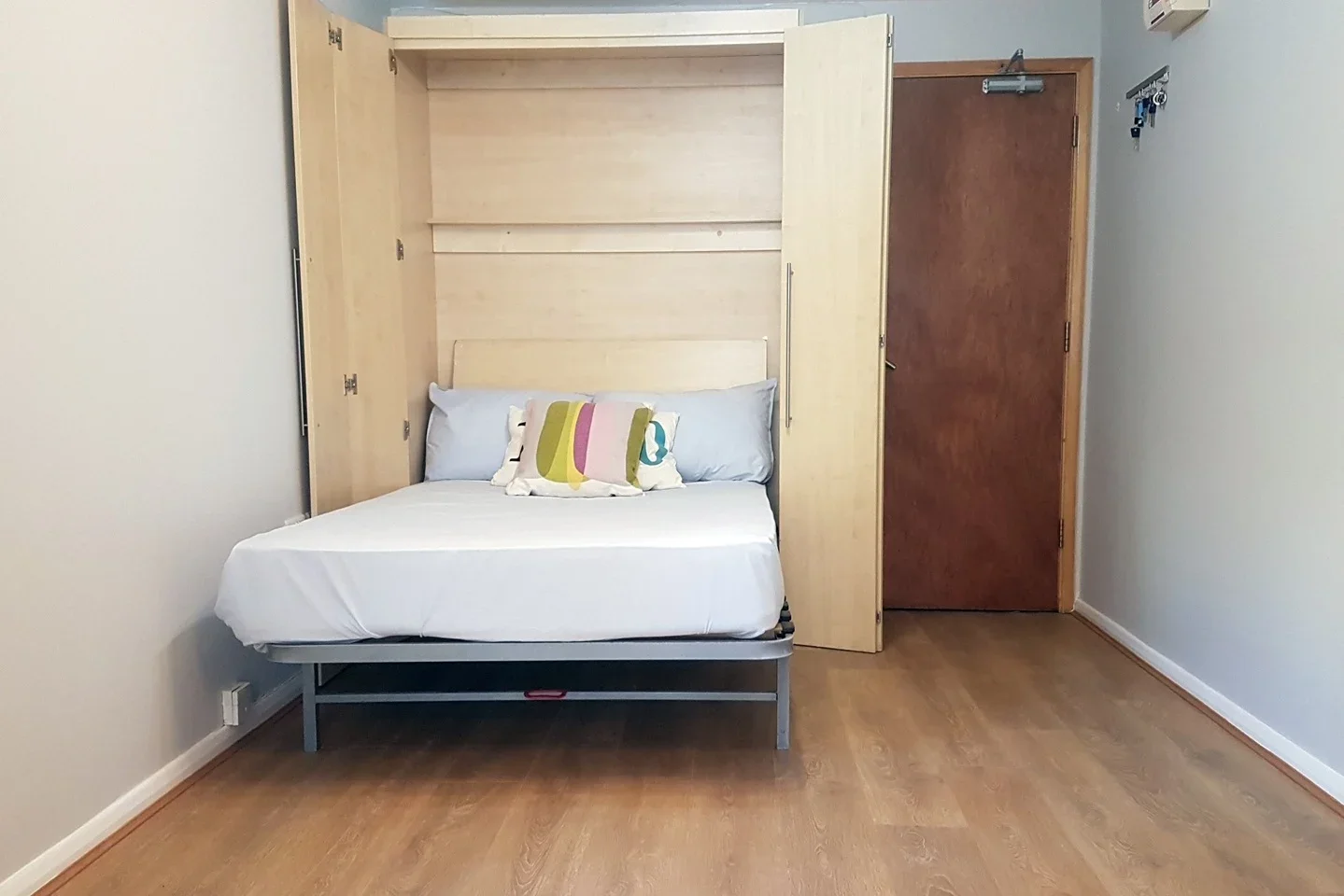 Flat Rufford Street in Greater London